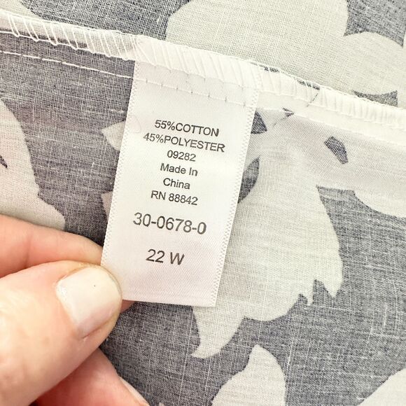 Roaman's Top Women 22W Plus White Navy Floral Button Down Collar Preppy NWOT - Picture 3 of 8